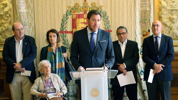 El alcalde Óscar Puente, ayer, durante una rueda de prensa