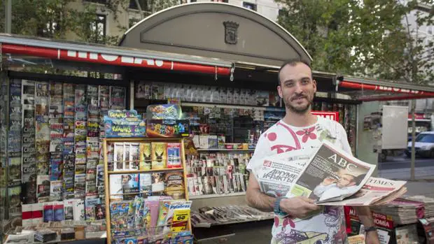 El quiosco más antiguo de Madrid: «El 90% de periódicos que vendemos es ABC»