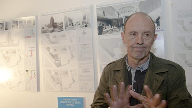 El arquitecto Santiago Penela durante la presentación de la Ciudad de la Justicia de Vigo