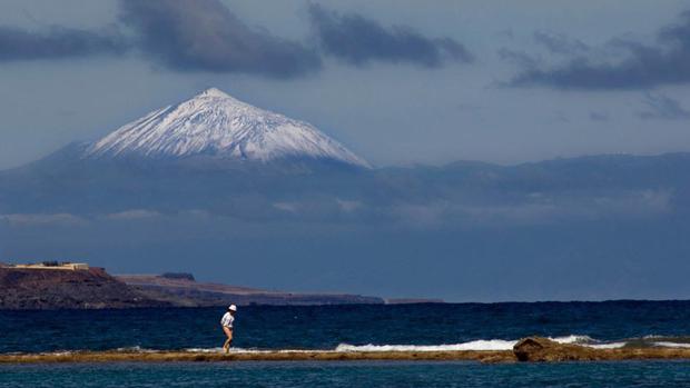 El Teide, Tenerife, desde Playa de Las Canteras, Gran Canaria