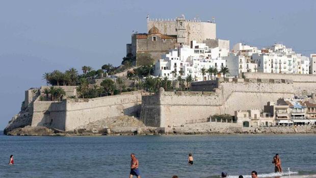 Imagen del municipio de Peñíscola, con el Castillo de fondo