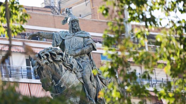 Imagen de la estatua en honor al Rey Jaime I en Valencia