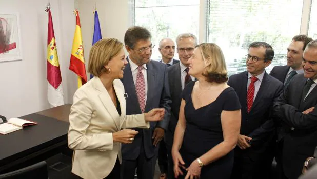 Cospedal con el ministro Catalá y la decana del colegio
