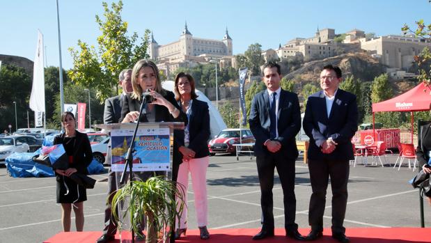 La alcaldesa, en la inauguración de la Feria del Automóvil