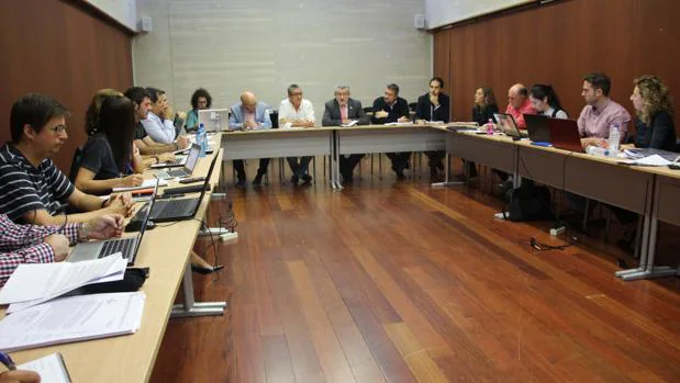 Ángel Felpeto preside la reunión de la Mesa Sectorial de Educación