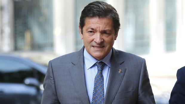 Javier Fernández mantiene el perfil bajo del PSOE con los casos de corrupción que afectan al PP