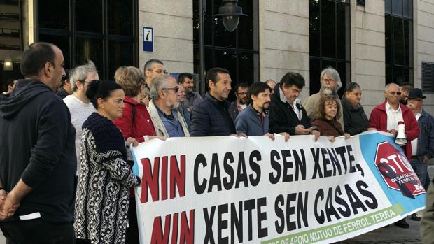 Una manifestación contra un desahucio, este viernes en Ferrol