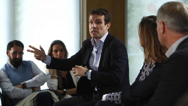 El vicesecretario de Comunicación del PP, Pablo Casado, durante su intervención en un encuentro con afiliados y simpatizantes activos en redes sociales