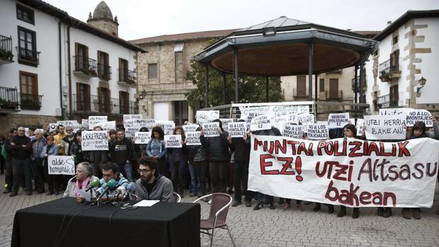 Amigos de los agresores de dos agentes de la Guardia Civil y de sus parejas piden que les absuelvan y se archive el caso