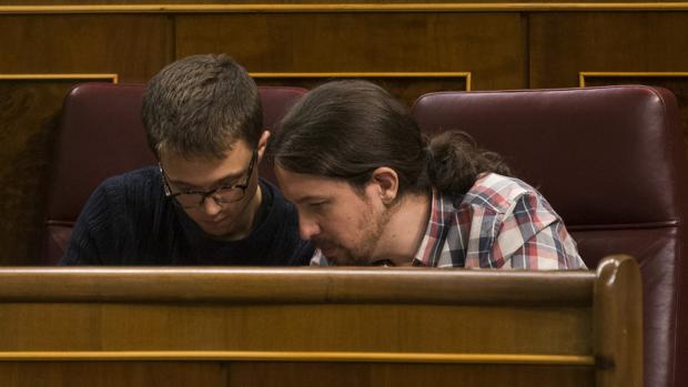 Íñigo Errejón y Pablo Iglesias, en el Congreso de los Diputados