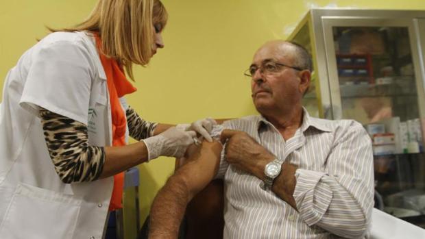 Los mayores de 65 años y enfermos crónicos deben vacunarse