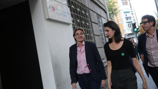 Dos ingresos hospitalarios de Carmena en un año