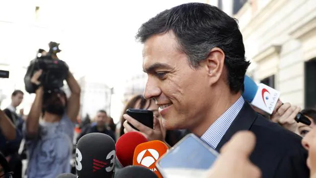 Pedro Sánchez no despeja qué votará mañana y sí renunciará o no al escaño