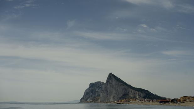 Vista del Peñón de Gibraltar desde La Línea de la Concepción
