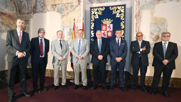 Los presidentes de los consejos sociales de las universidades de Castilla y León, junto al consejero de Educación