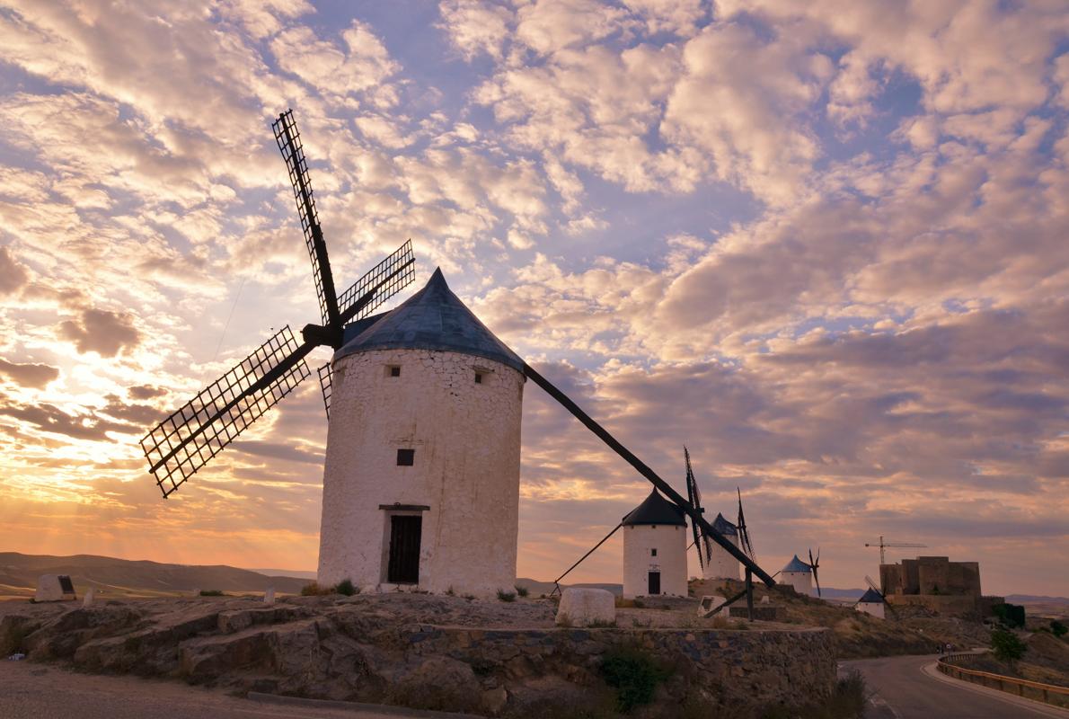 Molinos y castillo de Consuegra en el cerro Calderico