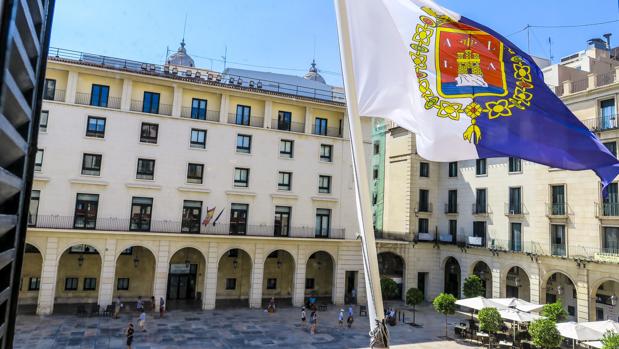 Imagen de la Audiencia de Alicante, donde será juzgado el acusado