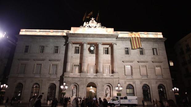 La fachada del Ayuntamiento, con la estelada