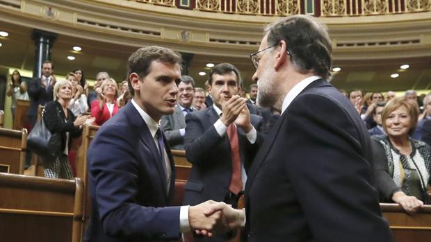 Rivera y Rajoy acuerdan empezar a negociar los Presupuestos en los próximos días