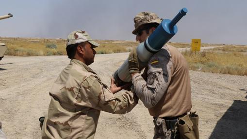 Un militar español y otro iraquí