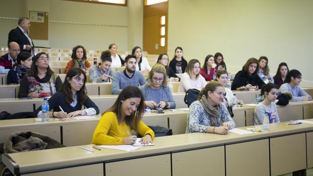 Opositores en un aula, en Salamanca