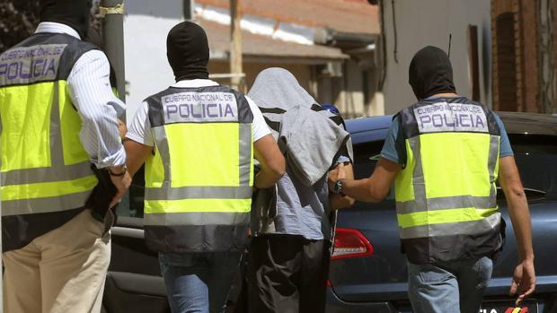 Detenidas en Ceuta cuatro personas acusadas de reclutar a jóvenes y menores para Daesh