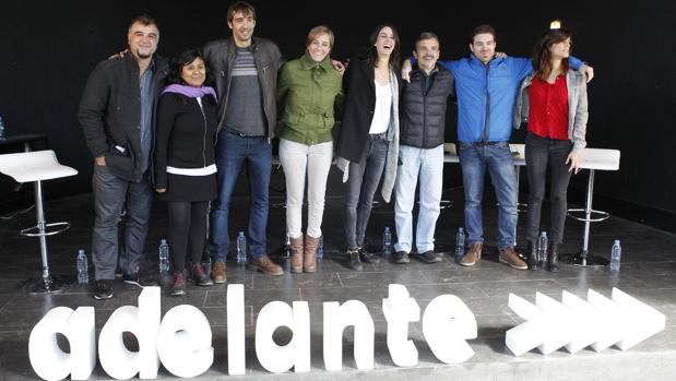 Rita Maestre junto a los principales miembros de su candidatura.