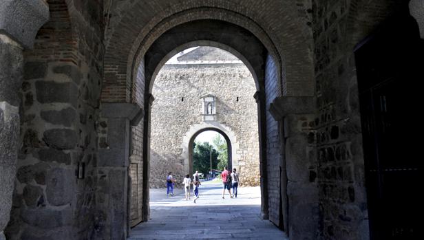 Patio interior de la Puerta de Bisagra