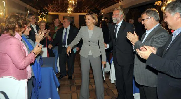 Cospedal, este viernes, a su llegada a la junta directiva regional del PP que se celebró en Venta de Aires (Toledo)