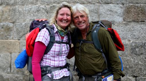 La inglesa Sarah Packwood y el canadiense Brett Clibbery han recorrido durante un mes el Camino Portugués. «Es un viaje espiritual en el que vuelves a lo básico», afirman