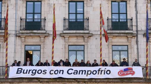 Pancarta de apoyo a la empresa en el Ayuntamiento de Burgos