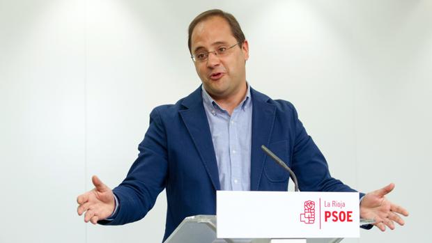 El ex secretario de Organización del PSOE, César Luena