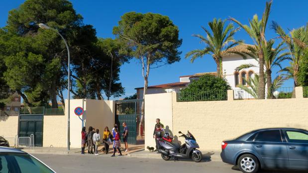 La Policía Nacional detiene en Alicante a cuatro menores por acosar a una compañera de clase