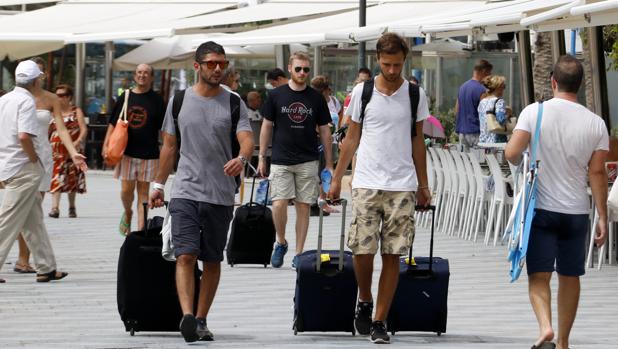 Imagen de un grupo de turistas tomada en Alicante