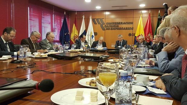 Reunión de Martínez Mongay con la Confederación Canaria de Empresarios en Las Palmas capital