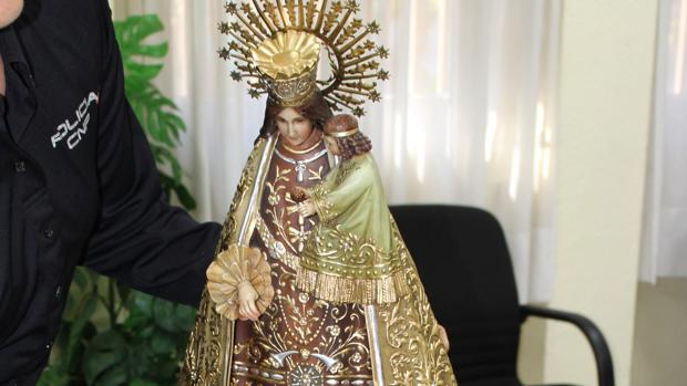 Imagen de la Virgen de los Desamparados recuperada por los agentes