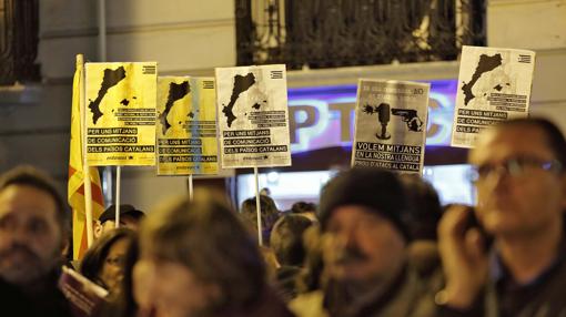 Imagen de una manifestación en defensa de una televisión compartida en Valencia