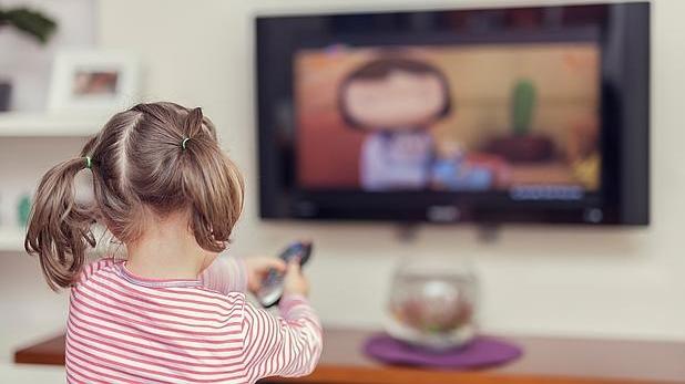 Los niños de 4 a 12 años son los que menos ven la tele, unas dos horas y cinco minutos