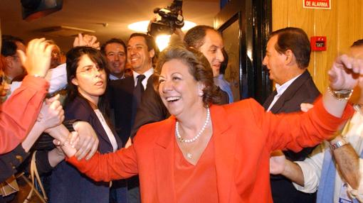 Barberá celebra su triunfo en las elecciones de 2003