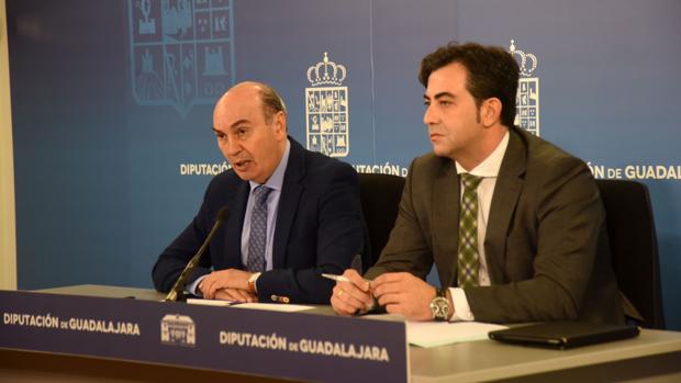 El presidente de la Diputación, José Manuel Latre, y el diputado de Personal, Jaime Celada