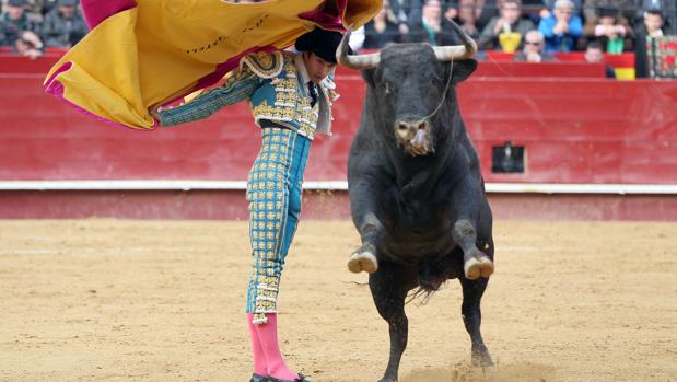 El torero Sebastián Castella, en una corrida enmarcada en la feria de Fallas 2016 de Valencia