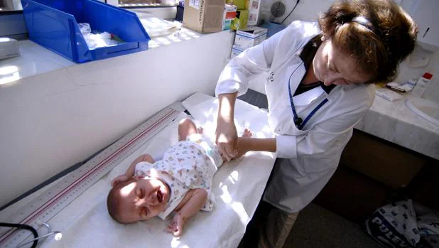 La pauta de vacunas en el primer año de vida se reduce a la mitad