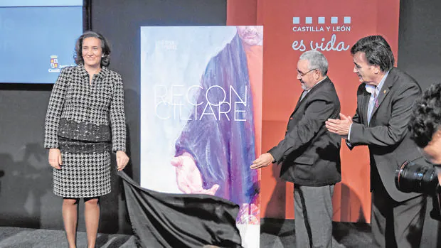 La consejera de Cultura presenta el cartel junto al secretario de Las Edades y el alcalde de Cuéllar