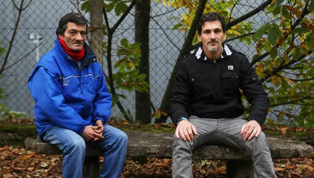 Alberto y Manuel, en el Centro Vieiro de Cáritas en Santiago, donde compartieron su historia con ABC