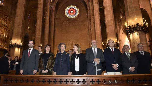 La reina Sofía este domingo en la Catedral de Palma acompañada por varias autoridades autonómicas baleares durante la clausura del Año Jubilar que conmemora el 700 aniversario de la muerte de Ramón Llull