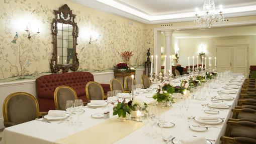 Salón del Hotel Wellington decorado para las galas navideñas