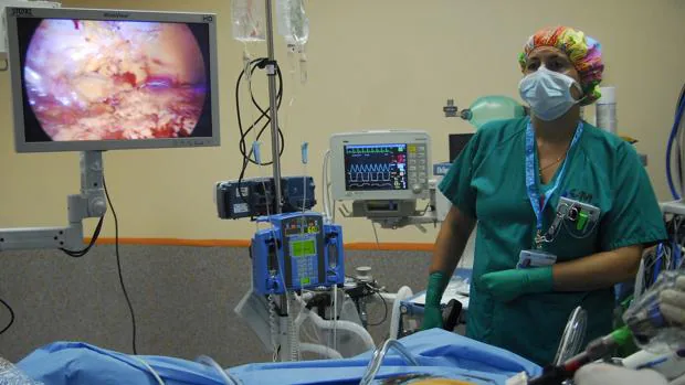 La cirugía laparoscópica es la única opción para los casos de cáncer de colon avanzado