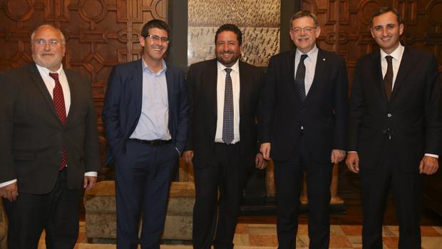 Los tres presidentes de las diputaciones de Alicante, Castellón y Valencia, con Puig en el Palau