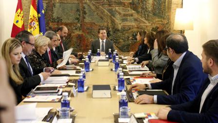 Un momento de la reunión del Consejo de Gobierno con la participación de los representantes del Cermi