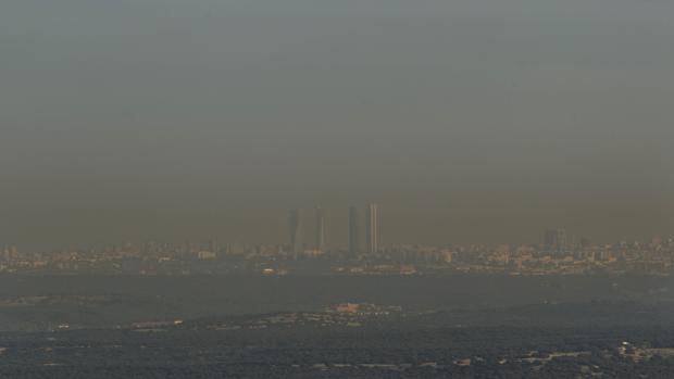 Un aspecto del cielo de Madrid cubierto de contaminación, tomada a comienzos de noviembre